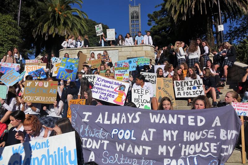 Hundreds of thousands of students walk out in 2nd 'Global Climate Strike'