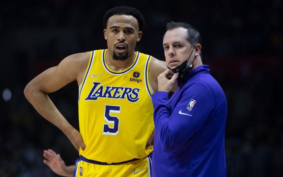 Los Angeles Lakers Forward Talen Horton-Tucker talks to head coach Frank Vogel, 2022.