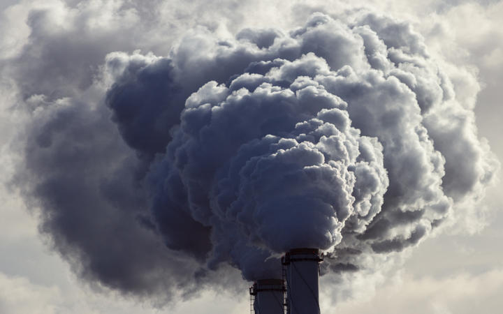 Air pollution from power plant chimneys