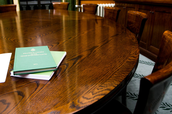 The Business Committee, which has cross party membership, meets in the Speaker's office every sitting week. 