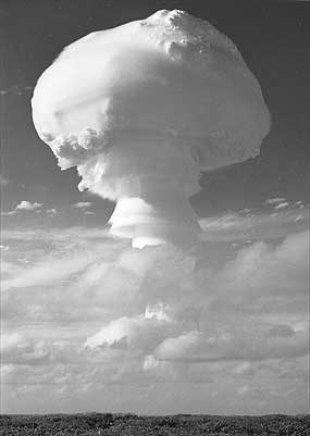 the mushroom cloud from the British Grapple-Y nuclear test on Christmas Island, April 28 1958.