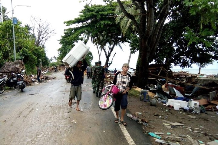 Death Toll Climbs To 222 Hundreds Injured In Indonesia Tsunami