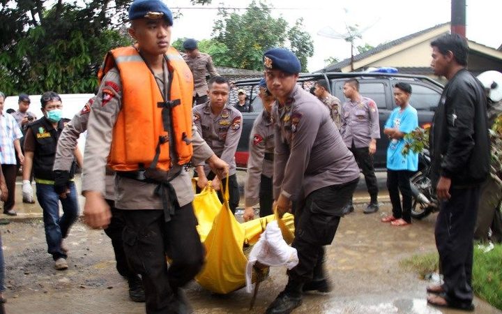 Rescue teams remove the bodies of tsunami victims in Pandeglang District, Banten, Indonesia.