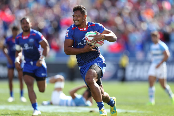 Samoa's Alamanda Motuga races away from the Argentina defence during the Cup semi final.