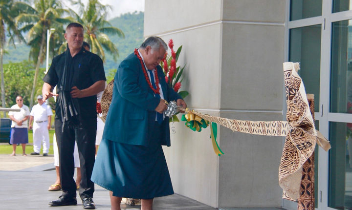 Samoa's Prime Minister  Tuilapea Sailele Malielegaoi opens the Maoto Fono buidling 