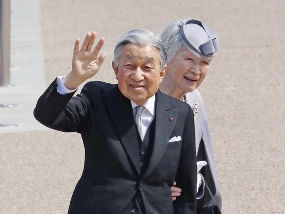 Japan's Emperor Akihito and Empress Michiko arrive at Kashiharajingu-mae Station in Kashihara City, Nara Prefecture 