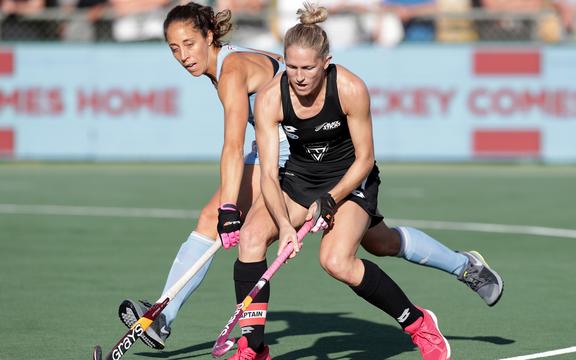 Captain Stacey Michelsen of New Zealand is challenged by Silvina d'elia of Argentina in the FIH Pro League Hockey match, North Harbour Hockey Stadium, Auckland, New Zealand, Sunday, March 10, 2019. Copyright photo: David Rowland / www.photosport.nz