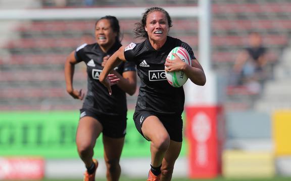 Ruby Tui makes a stunnig run during New zealand v Russia of Pool A match of HSBC World Rugby Womens Sevens Series 2019 - Kitakyushu, at Mikuni World Stadium, Kitakyushu, Japan, 20 April 2019 © Copyright Photo: Kaori Matsumoto / www.photosport.nz