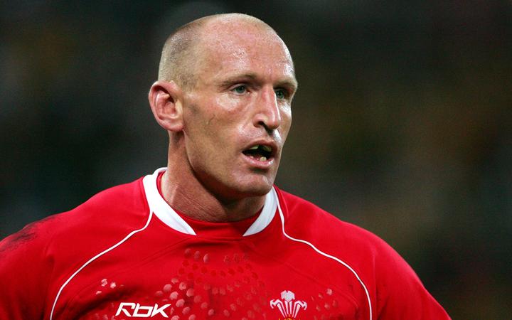 Former Wales rugby captain Gareth Thomas confided in Scott Johnson.