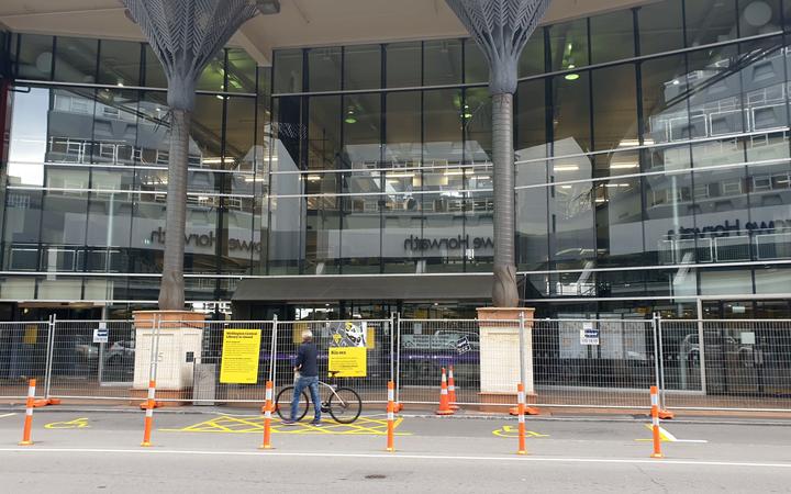 Wellington central library shut over earthquake concerns.