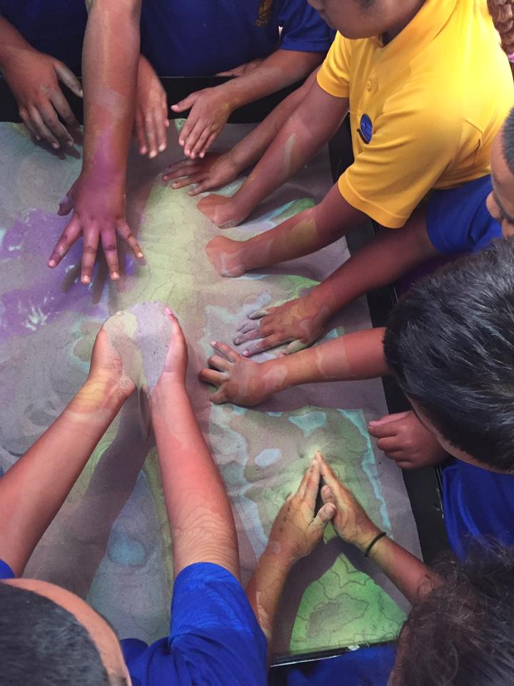 Niuean children participate in the Far From Frozen exhibition.