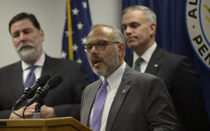 Jeffery Finkelstein, CEO of the Jewish Federation of Greater Pittsburgh addresses members of the media on October 28, 2018 during a press conference in Pittsburgh, 