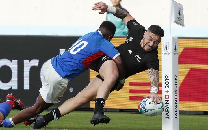 New Zealand's half back TJ Perenara scores a try during the Japan 2019 Rugby World Cup Pool B match between New Zealand and Namibia at the Tokyo Stadium.