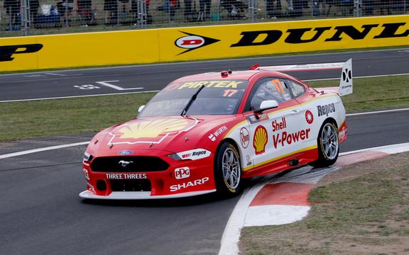 Scott McLaughlin in his Shell Penske Ford Mustang on his way to another Bathurst lap record and pole position for the Bathurst 1000.

