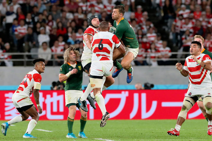 South Africa flyhalf Handre Pollard catches a high ball during the second half of Japan v South Africa, Quarter Final, Rugby World Cup 2019 at Tokyo Stadium, Japan. 20th October 2019. C