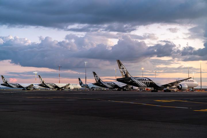 Auckland Airport shelves most of $1.2 billion of works | RNZ News