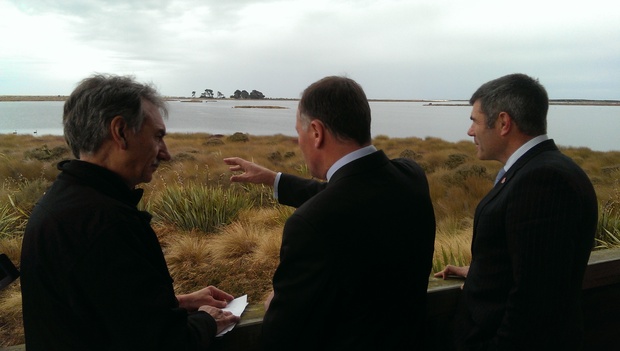 Environment Southland's Warren Tuckey (L), Prime Minister John Key and Primary Industries Minister Nathan Guy.