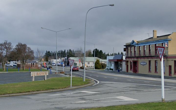 Why Lumsden is hot right now - a local's love for his town | RNZ News
