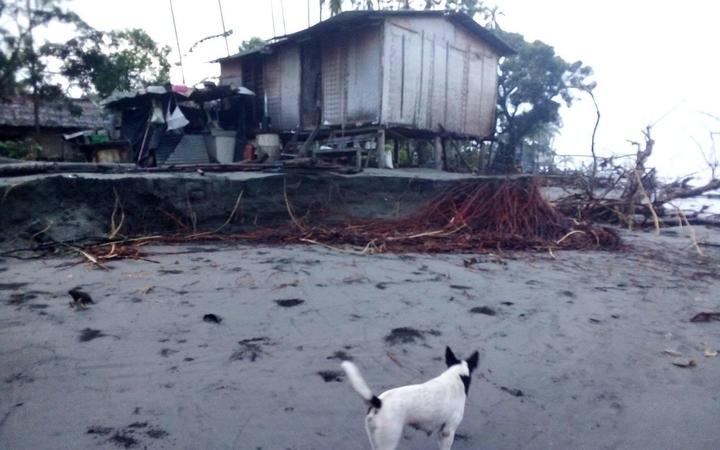 'It's global warming' - Rising seas destroy houses in PNG - RNZ