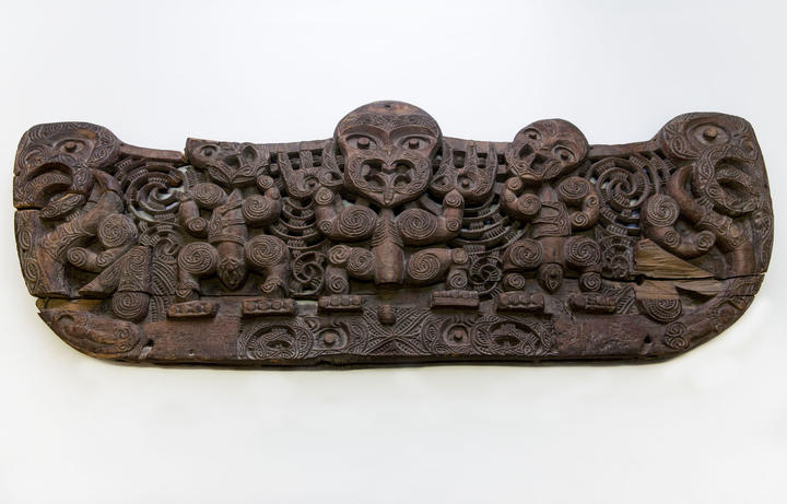 The pare from the Bellingshausen-Lazarevcollection, 1820, at the Russian Museum of Ethnography.