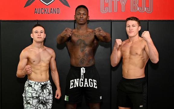 Les combattants de City Kickboxing UFC Kai Kara-France, Israel Adesanya et Shane Young.