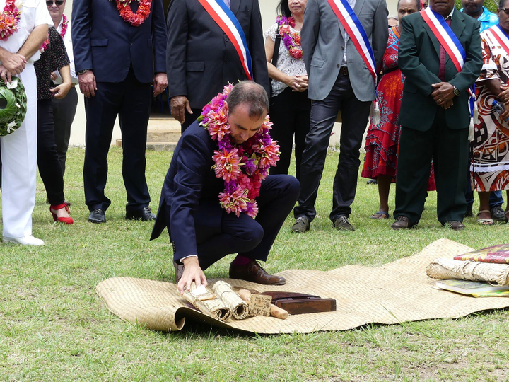 Le ministre français des Outre-mer Sébastien Lecornu rencontre la communauté kanak de Nouvelle-Calédonie