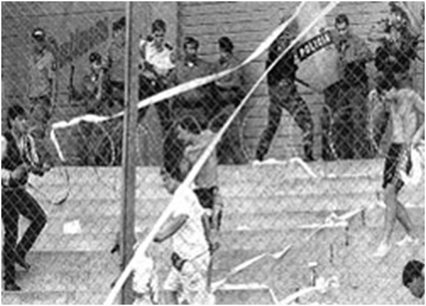 Fight between Salvadorans and Hondurans at the end of the match at the Flor Blanca stadium - 1969