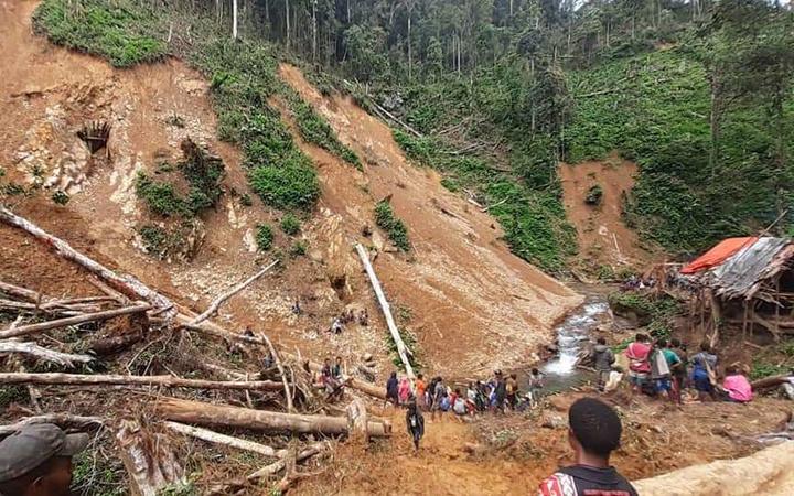 15 feared dead after landslide buries PNG village