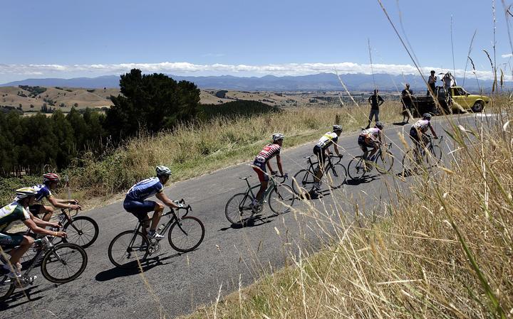 Cyclists head up Admiral Hill during NZ Cycle Classic.