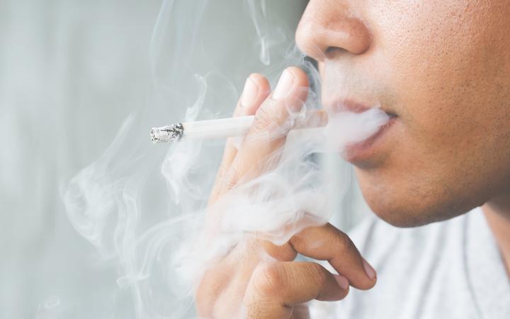 Smokefree group says cigarette purchase age would not dent smoking rates |  RNZ News