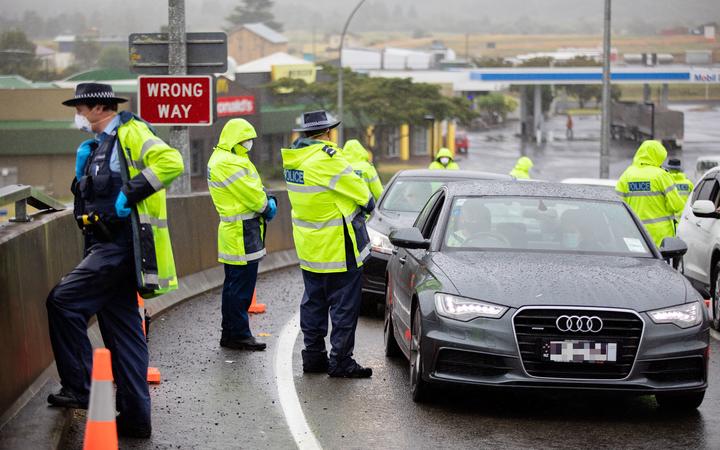 Police move checkpoints after Auckland border confusion | RNZ News