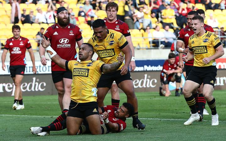 Hurricanes Ngani Laumape celebrates his try 2021.