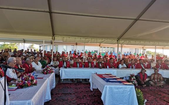 It's happening, and traditionally, God be the glory, ole sauniga lotu e taua ai le afiafi o le taeao fou, Rev Uilelea, ′′ Ole Aso e fanau mai ai, o ona po e toto ai but ona po e lia ' i ai ..."