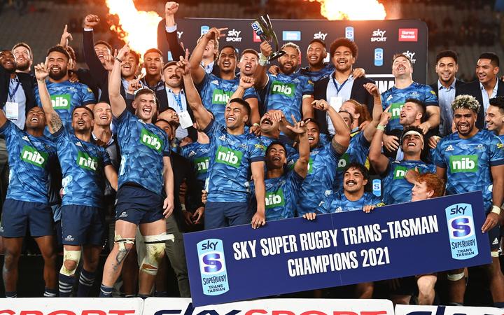The Blues celebrate victory.
Blues v Highlanders, Sky Super Rugby Trans-Tasman Final. Eden Park, Auckland. New Zealand. Saturday 19 June 2021. 