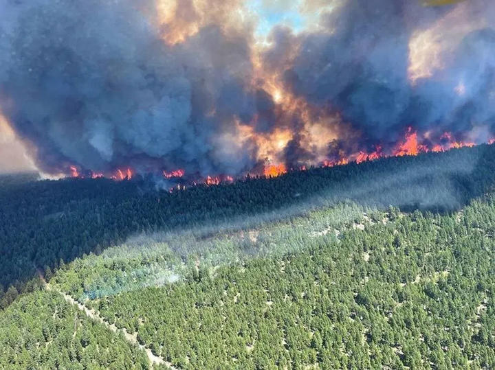 Photo of Hitzewelle in Kanada: Blitzeinschläge heizen Buschbrände in British Columbia an