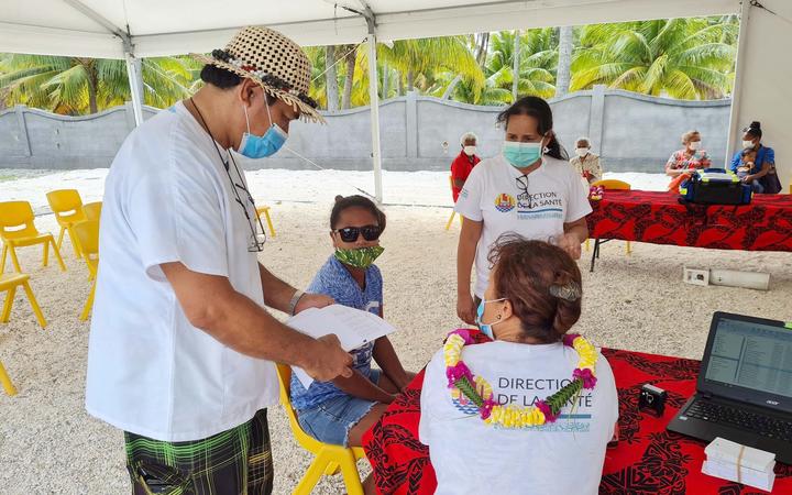 La campagne de vaccination contre le Covid se poursuit sur l'archipel des Tuamotu en Polynésie française 