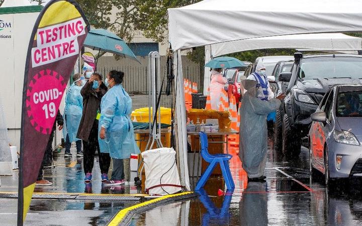 Motorists queue at the Otara testing station after a positive COVID-19 coronavirus case was reported in the community as the city enters a level 3 lockdown in Auckland on February 15, 2021. 