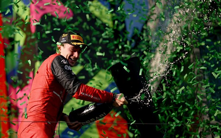 I fan della Ferrari festeggiano il ritorno a casa delle corse di Formula 1