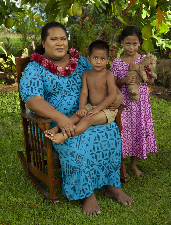 Paradise camp image titled Fa'afafine with children