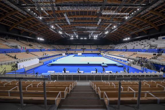 Esta foto muestra una vista general del Ariak Gymnastics Center, un lugar para eventos de gimnasia artística, rítmica y trampolín durante los Juegos Olímpicos de Tokio 2020, antes del evento de prueba de gimnasia rítmica en Tokio el 8 de mayo de 2021. 