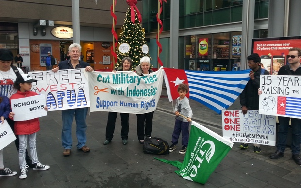 Greens MP Catherine Delahunty with Maire Leadbeater and other demonstrators in Auckland.