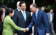 Vietnamese Prime Minister Nguyen Tan Dung and his wife, being greeted by Prime Minister John Key. 