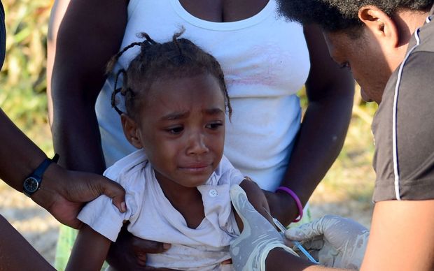 UNICEF vaccinates Vanuatu children against measles