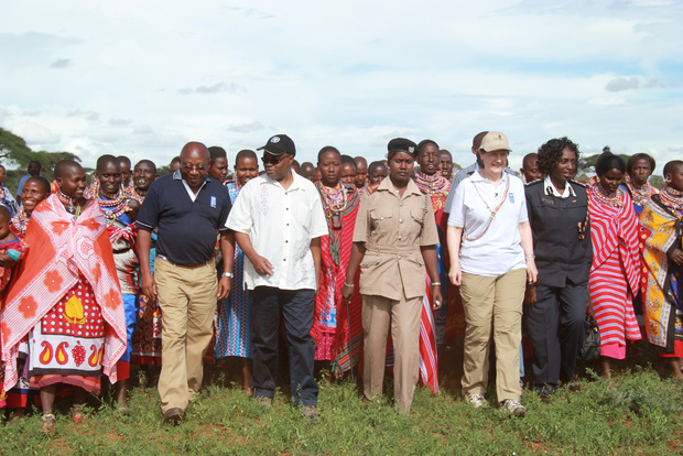 Helen Clark meets with Massai woman farmers.