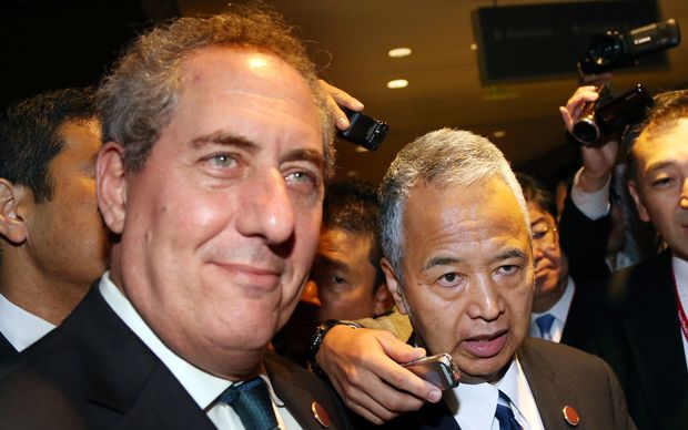 Akira Amari (R), Japan's Minister for TPP, the Trans-Pacific Partnership initiative, and Michael Froman U.S. Trade Representative speak to reporters after the second round of the talks in Atlanta.