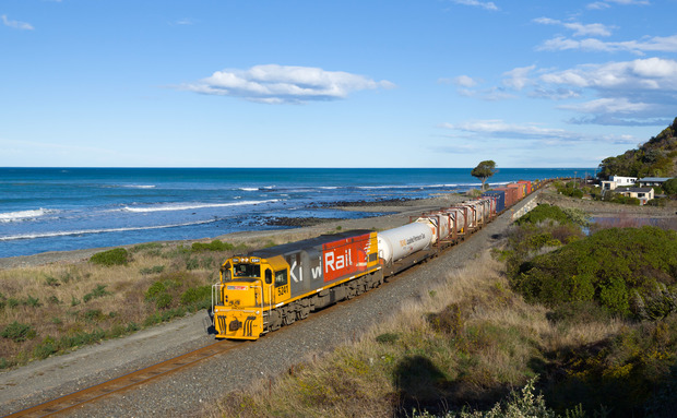 Kiwi Rail DXC 5241 hauling a Christchurch to Picton mixed freight train at Oaro