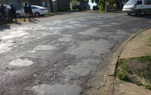 The condition of many roads in Port Vila are of a poor quality, with many potholes. 
