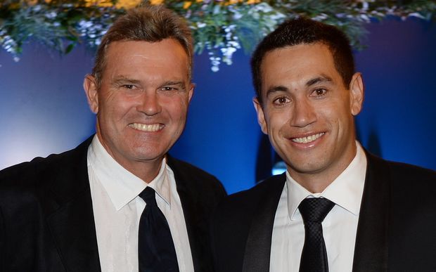 Martin Crowe and Ross Taylor pose for a picture at the 2013/14 New Zealand Cricket Annual Awards dinner.