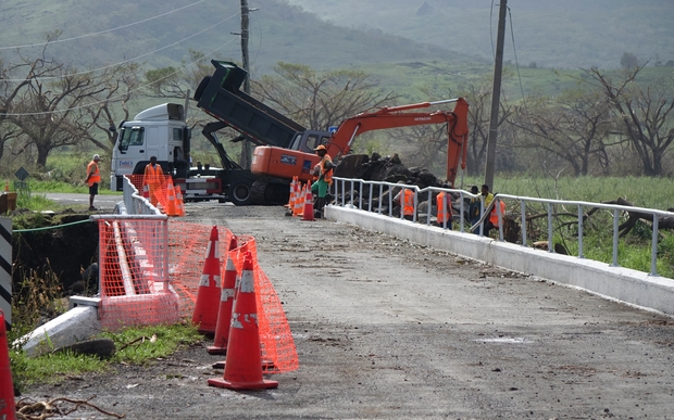 Bridge works on the Kings Rd near Tavua Fiji 