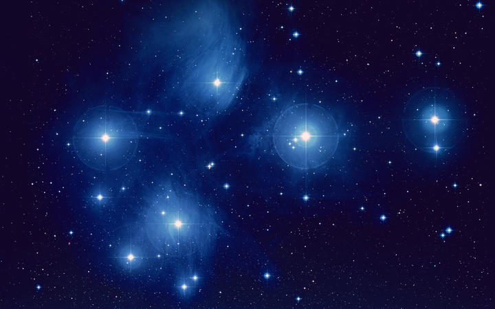 Matariki (Pleiades star cluster). 